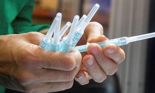 Το φθινόπωρο έρχονται τα επικαιροποιημένα εμβόλια κατά της covid-19 και της μετάλλαξης Όμικρον