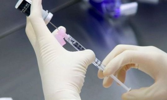 Τα εμβόλια Covid-19 στην εγκυμοσύνη δεν σχετίζονται με πρόωρο τοκετό ή θνησιγένεια