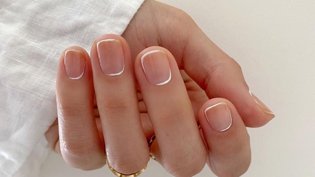10 minimal nail art ιδανικά για κοντά νύχια