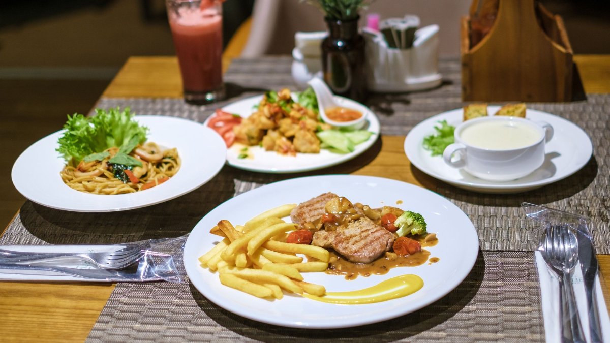 Βραδινό: Υπό ποια προϋπόθεση δεν βλάπτει το βάρος και τη μεταβολική υγεία