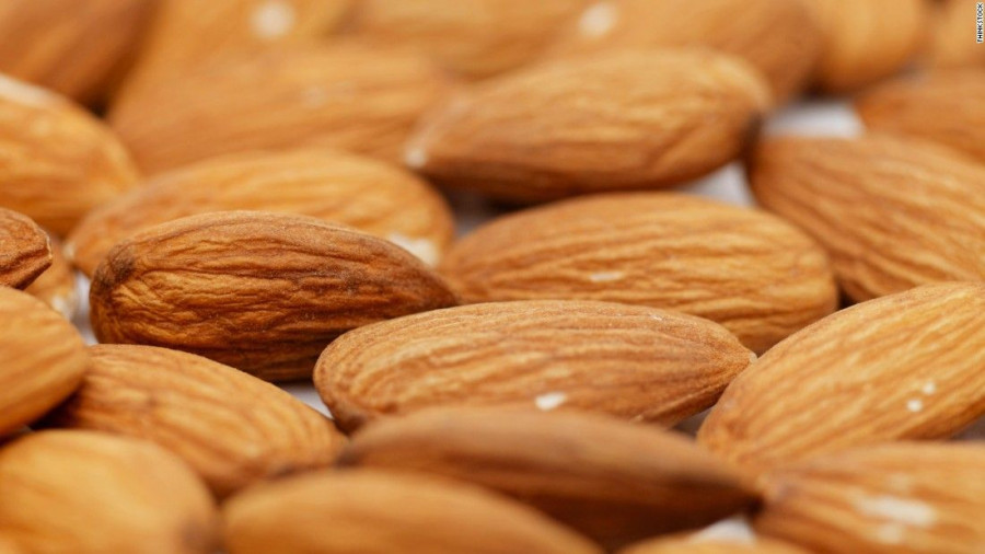 120215090044 almonds close up super 169