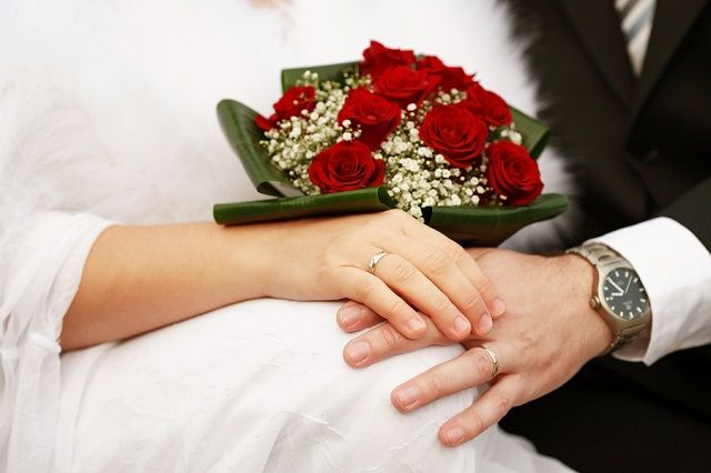 bigstock Detail of hands of wedding cou 26010533