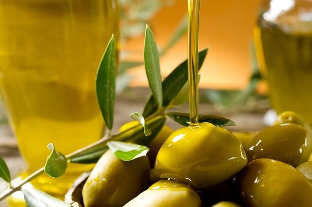 bigstock olive oil over olives 27485594