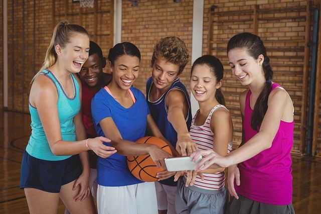 bigstock Happy high school kids looking 184896241