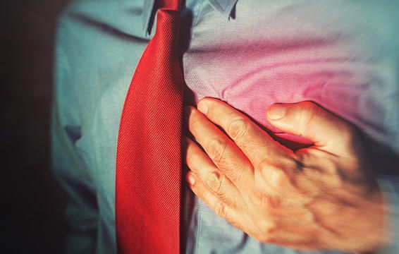 4 signs food allergy tight chest