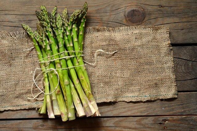 05 Asparagus Foods that Could Secretly Be Giving You Body Odor 347859239 Suto Norbert Zsolt 760x506