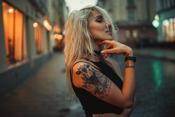 tatouaz sto mpratso